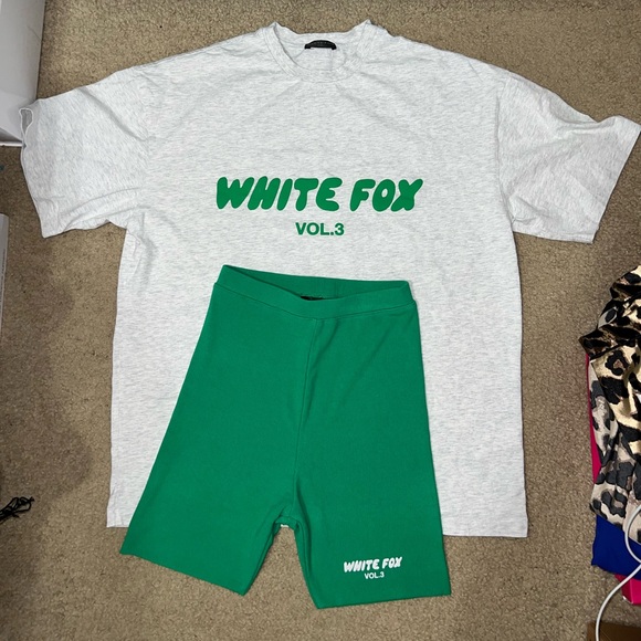 White Fox Boutique Volume 3 Tee Shirt & Biker Shorts - Picture 6 of 16